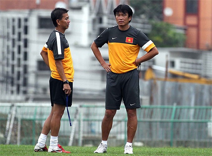 Trong vài ngày tới, ông Tuấn sẽ phải đưa ra danh sách 50 gương mặt để ngày 7/01/2013 phải đăng ký với AFC cho chiến dịch vòng loại Asian Cup 2015. Ông Tuấn cũng phải có trách nhiệm xây dựng lộ trình cho U19 quốc gia để chuẩn bị cho SEA Games 2015.