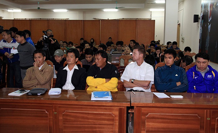 Trước đó, Thường trực VFF cũng đã nhóm họp và thống nhất quan điểm chọn HLV Hoàng Anh Tuấn làm HLV trưởng chuyên trách đội tuyển quốc gia và U23 quốc gia.