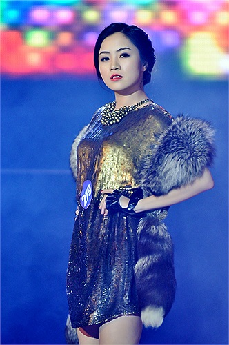 Nữ sinh Trần Minh Thu - Miss FU Hà Nội 2013 xinh đẹp, kiêu sa với chiếc khăn lông ấm áp