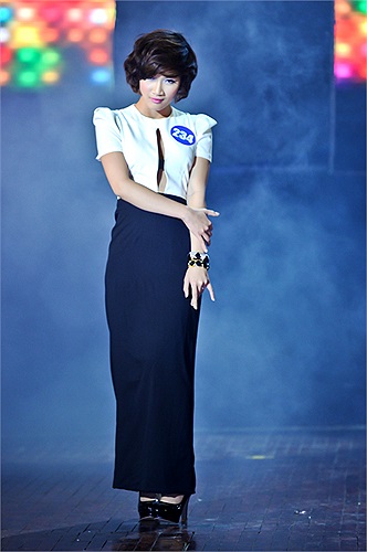 Nguyễn Việt Linh sang trọng nhưng vẫn trẻ trung