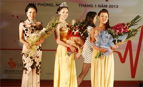 Các giải Á khôi 1, 2 lần lượt thuộc về Phạm Phương Nhã (ĐH Hải Phòng) và Ma Lâm Oanh (ĐH Công đoàn). 