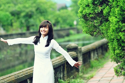 Teen girl này có thể chơi được nhiều môn thể thao khác nhau và từng giành giải nhất bóng chuyền cấp tỉnh 2009, huy chương bạc môn đá cầu đơn nữ cấp tỉnh 2012.