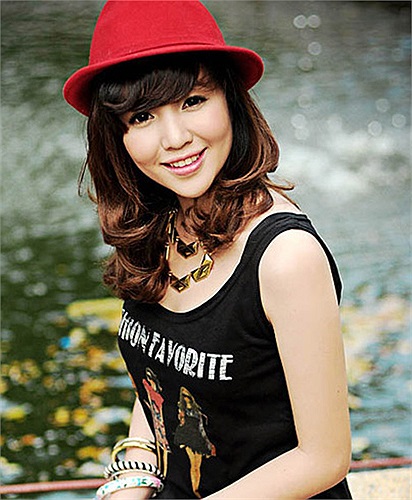 Cô bạn có sở thích chụp ảnh, nhảy và chơi thể thao. Trong thời gian học tập tại TP.HCM, Mai chứng tỏ sự năng động của mình khi bắt đầu kinh doanh và đã gặt hái được những thành công ban đầu.