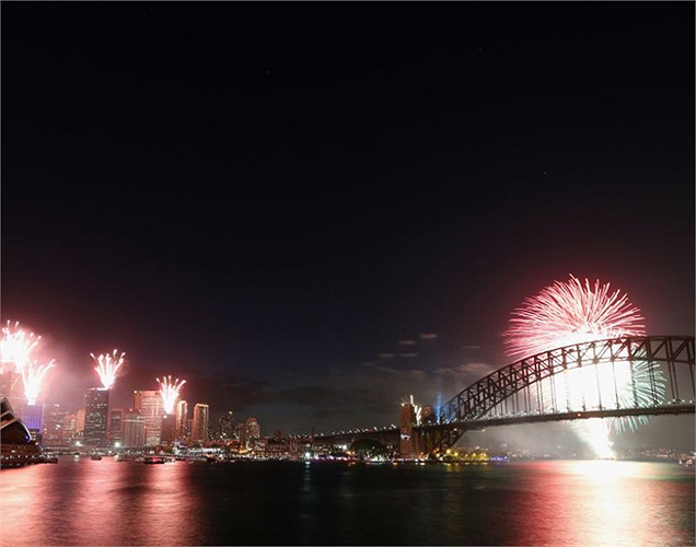 Hơn 1,5 triệu người đã có mặt tại đây - một trong những nơi đầu tiên trên thế giới được tận hưởng niềm vui đón năm mới 2013.