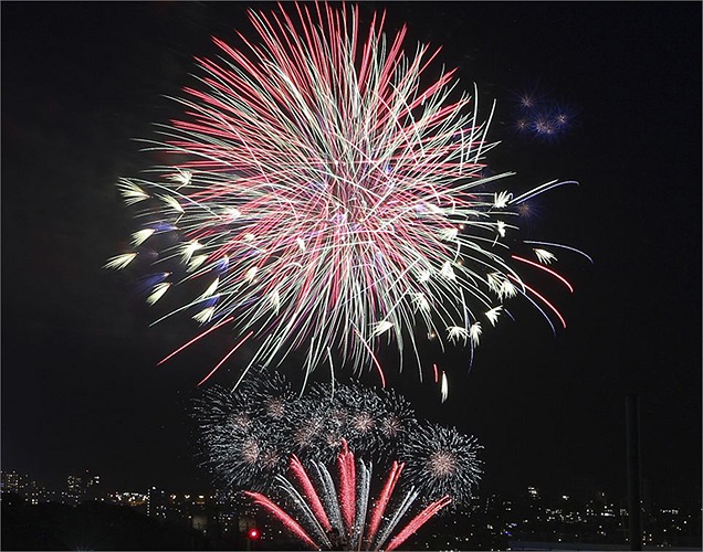 Dự kiến khoảng 2 triệu người sẽ theo dõi tiệc pháo hoa được mong chờ này qua màn ảnh tivi.
