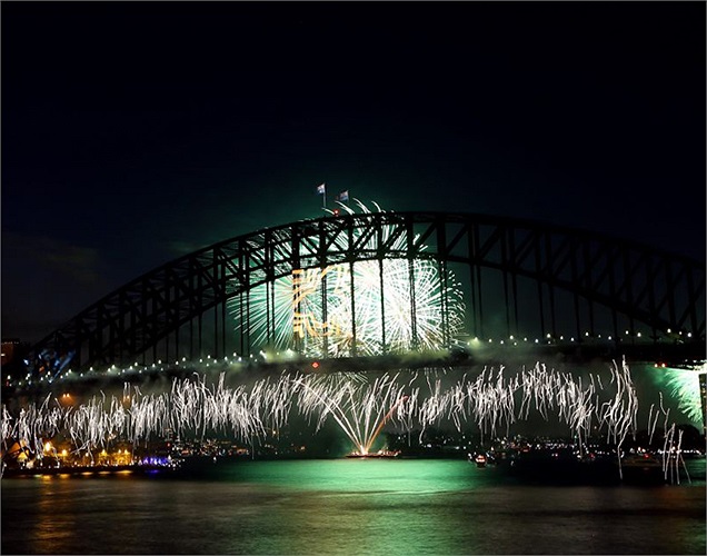 Nhiều người đã chọn cách cắm trại tại khu vực gần cầu cảng Sydney ngay từ hôm chủ nhật để có được vị trí quan sát pháo hoa đẹp nhất.