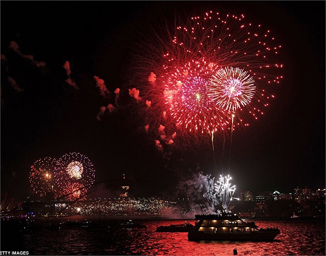 Trước Sydney, người dân thành phố Auckland ở New Zealand cũng đã trải qua khoảnh khắc chào năm cũ 2012 và đón năm mới 2013.