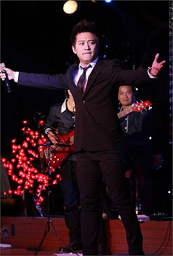 Vào ngày 17/1, anh sẽ bắt tay với nhiều nghệ sĩ để tổ chức đêm nhạc tại sân khấu Trống Đồng (TP HCM). Chương trình có sự tham gia của Jimmi Nguyễn, Minh Thuận, Hồng Ngọc, Lệ Quyên, nhóm MTV, Ngân Khánh, Khang Việt và Lâm Chấn Huy. 