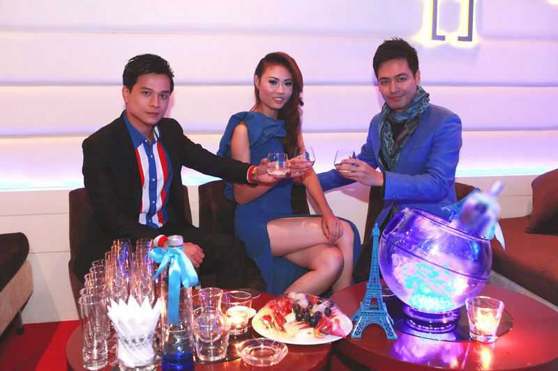 Quán quân Top Model 2012 khoe dáng trong dạ tiệc xanh