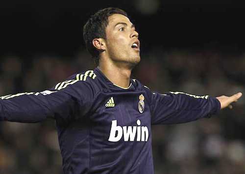 Ronaldo 'đáng' bị ăn mắng
