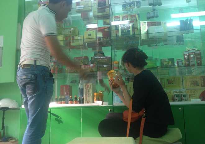 Siêu lợi nhuận từ hàng mỹ phẩm xách tay