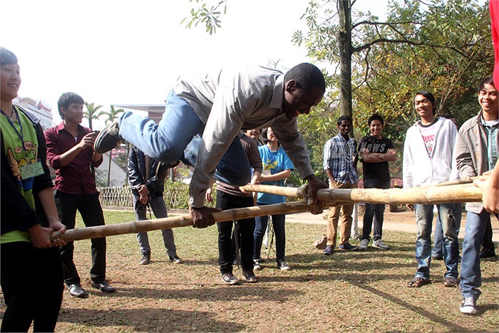 Nhảy gậy cũng rất nhanh nhẹn