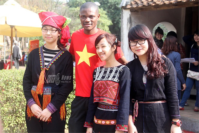 Thông qua các trò chơi dân gian, các du học sinh nước ngoài thêm hiểu về văn hóa Việt