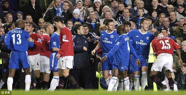 Sir Alex đã thua Mourinho như thế nào?