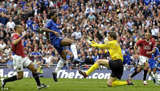 Sir Alex đã thua Mourinho như thế nào?