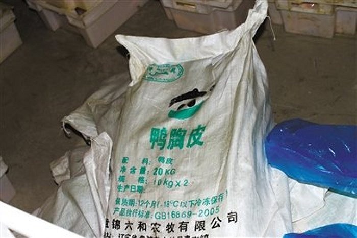 Một nhà máy sản xuất thịt ở Liêu Ninh (Trung Quốc) vừa bị phát hiện sử dụng thịt vịt cùng chất phụ gia để sản xuất thịt bò và thịt cừu giả mạo