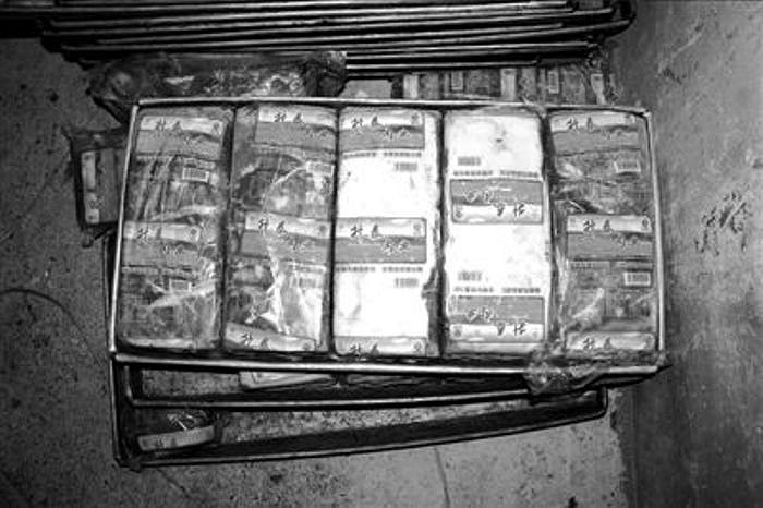 Lực lượng chức năng đã thu 10 thiết bị sản xuất, chất phụ gia, 40 tấn thịt cừu và 10 tấn thịt bò được làm từ thịt vịt 