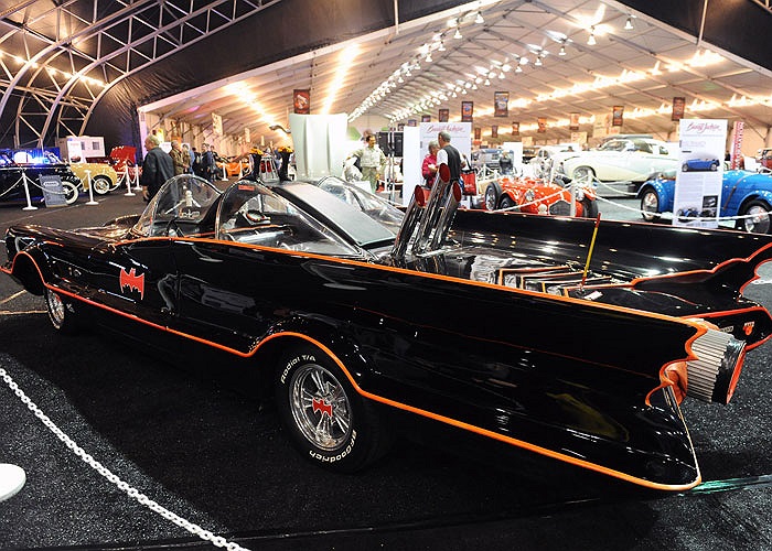 Xe được chế tạo bởi kỹ sư George Barris ngay sau khi hãng phát thanh truyền hình Mỹ ABC quyết định sẽ sản xuất bộ phim Batman năm 1965.