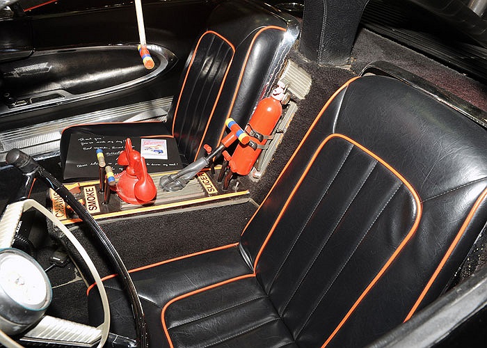 Vị chủ nhân mới “chịu chơi” của Batmobile là Rick Champagne, 56 tuổi, giám đốc một công ty dịch vụ ở bang Arizona.