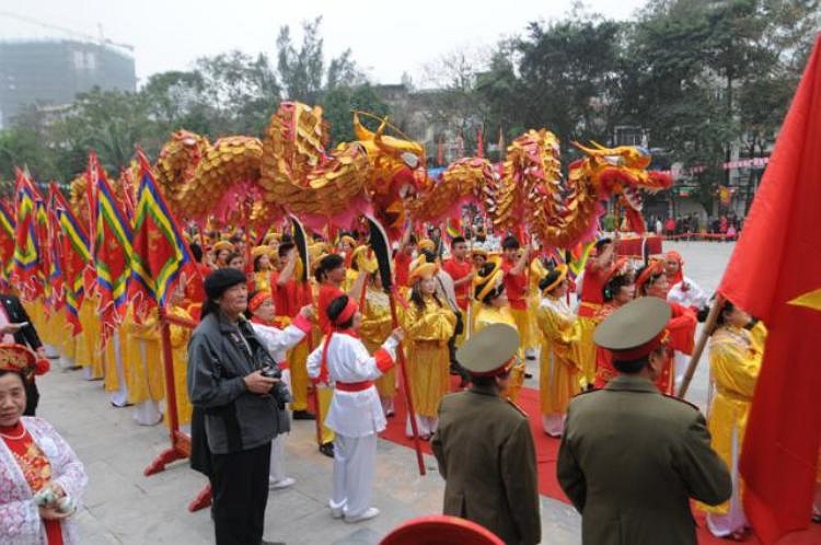 Độc đáo rước Rồng lửa Thăng Long.