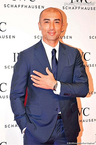 Khá lâu kể từ sau khi mất việc ở Stamford Brigde, người ta mới lại thấy HLV Roberto Di Matteo xuất hiện trước ống kính báo chí, tại buổi Triển lãm đồng hồ cao cấp quốc tế Salon International de la Haute Horlogerie (SIHH)tại Geneva, Thụy Sĩ 