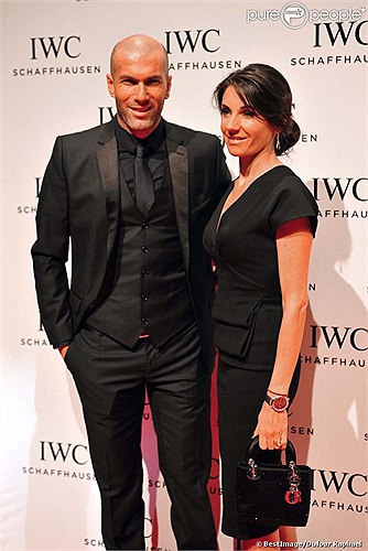 Không chỉ có cựu HLV của Chelsea, một số các nhân vật nổi tiếng khác trong làng túc cầu cũng góp mặt trong sự kiện này như vợ chồng cựu danh thủ Zinedine Zidane