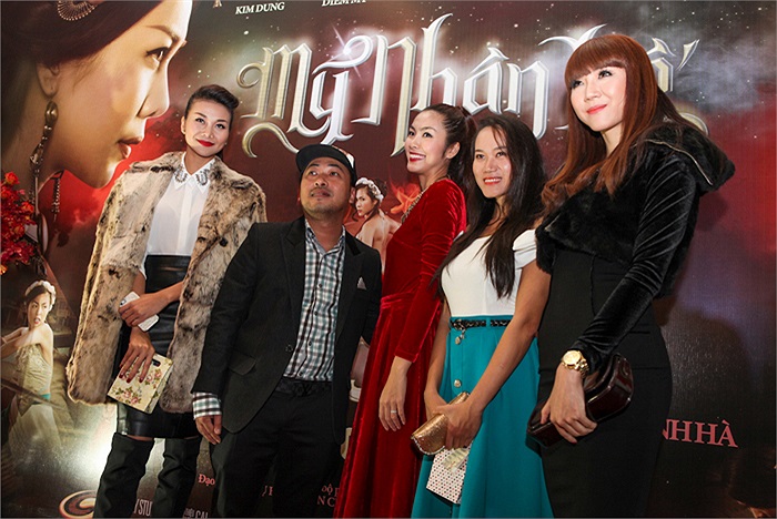 Mỹ nhân kế của đạo diễn Nguyễn Quang Dũng quy tụ một dàn chân dài đình đàm gồm: Thanh Hằng (Kiều Thị), Tăng Thanh Hà (Linh Lan), Ngọc Quyên (Đào Thị), Kim Dung (Liễu Thị).