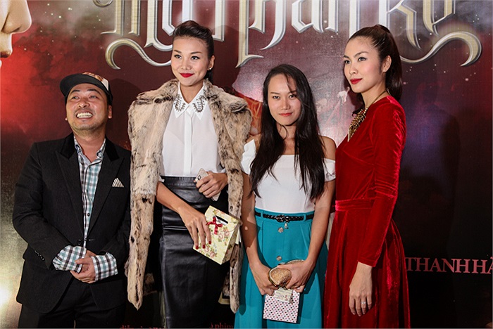 Kiều Thị, Liễu Thị và Linh Lan thân thiết trong buổi ra mắt.