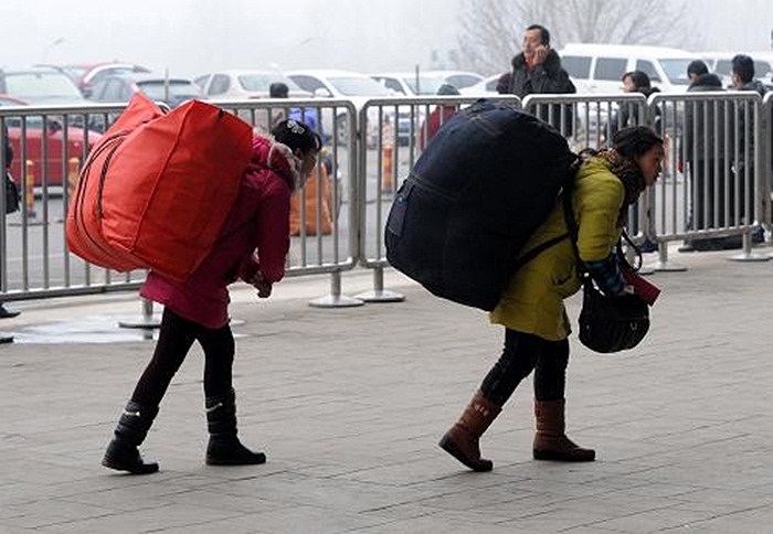 Những người dân lao động lam lũ