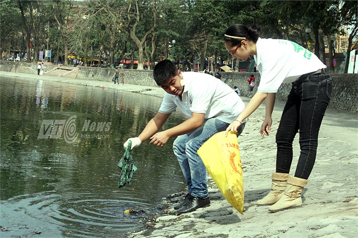 Những bạn trẻ tràn đầy nhiệt huyết bảo vệ môi trường. (Ảnh: Phạm Thịnh)