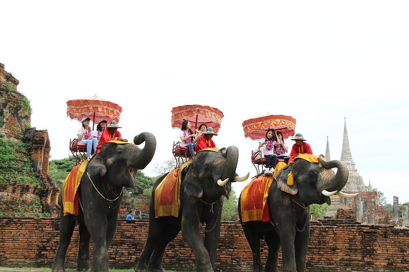 Thái Lan ‘đãi’ hotgirl Việt những xa hoa lộng lẫy