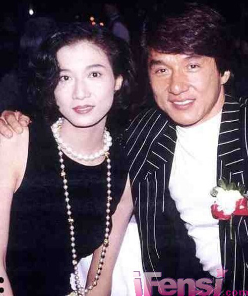 Thành Long gián tiếp thừa nhận có con rơi