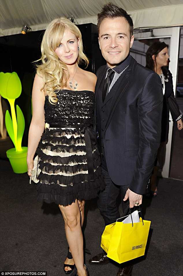 Thủ lĩnh Westlife suýt bán nhẫn cưới để trả nợ