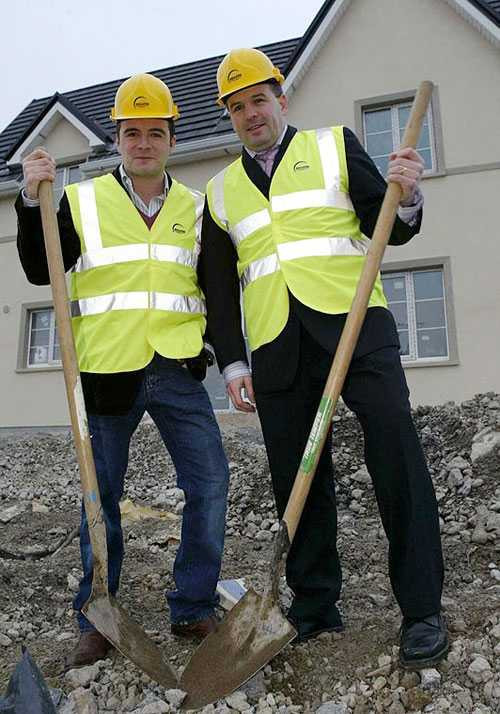 Thủ lĩnh Westlife suýt bán nhẫn cưới để trả nợ