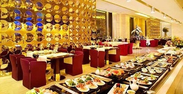 Kiến trúc sư CY Lee, người được biết đến với tòa nhà Taipei 101 đã thiết kế khách sạn này với cảm hứng từ con rồng. Nghệ thuật phong thủy của đất nước tỷ dân thấm đẫm trong mỗi thiết kế nơi đây, song bạn vẫn có thể tìm thấy những tiện ích hạng sang.