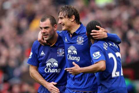 Thua kém MU, Wenger nêu ý tưởng kì quặc