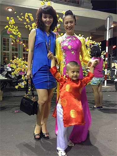 Mai Thu Huyền và diễn viên Thanh Thúy chào xuân 2013.