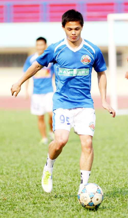 'Tiền đạo triệu USD' mơ khoác áo ĐTVN