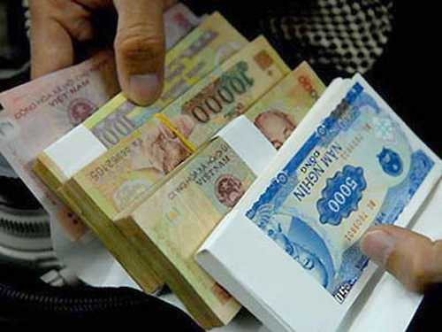 Tiền mới mệnh giá 10.000 đồng, đổi 2 ăn 1