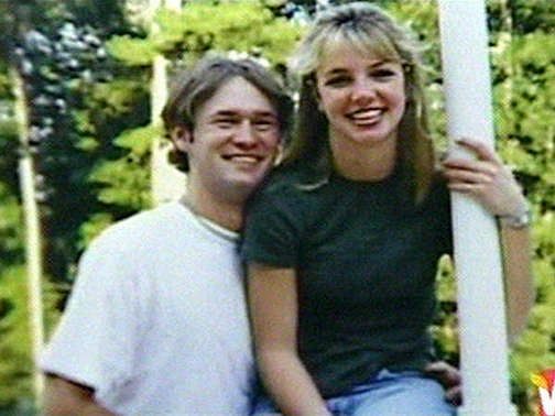 Reg Jones - bạn trai đầu tiên của Brit.