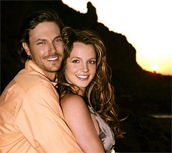 Tuy nhiên, tháng 11/2006, Brit quyết định chia tay người chồng bất tài, vũ phu , đồng thời giành quyền nuôi Sean Preston và Jayden James. 