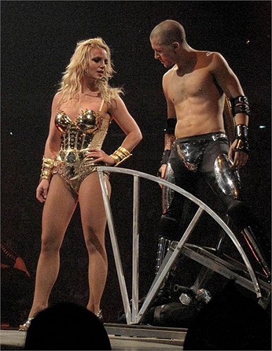 Chase Benz (2009): Khi thực hiện tour diễn Circus, Brit đã phải lòng vũ công này. Tuy nhiên, mối quan hệ của họ rút cuộc kết thúc chóng vánh.