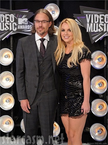 Jason Trawick (2009 - 2013): Britney và Jason bắt đầu hẹn hò khi anh là quản lý của cô.
