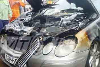 TP.HCM: Đang đi, Mercedes cháy ngùn ngụt