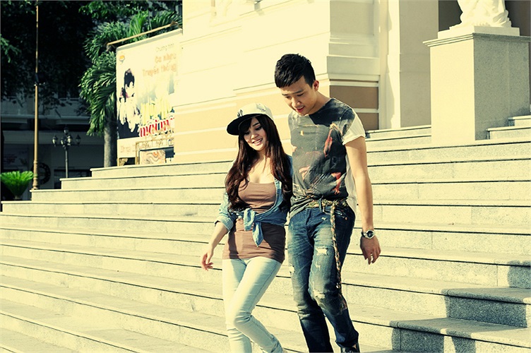 Anh từng đoạt giải 3 cuộc thi Người dẫn chương trình truyền hình năm 2006. Trong vai trò MC, anh thể hiện sự linh hoạt, hài hước, tạo nên nét độc đáo và mới lạ cho các chương trình truyền hình. 