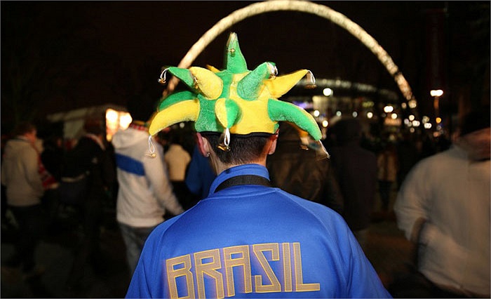 Rất nhiều người dân xứ sở samba đã tới xem đội tuyển thi đấu