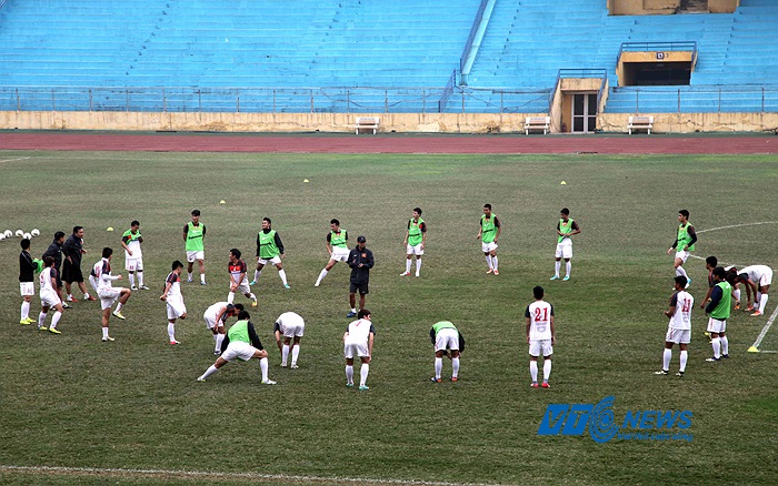 Sau trận đấu giao hữu với Hà Nội T&T, HLV Hoàng Văn Phúc chỉ yêu cầu các học trò tập nhẹ.