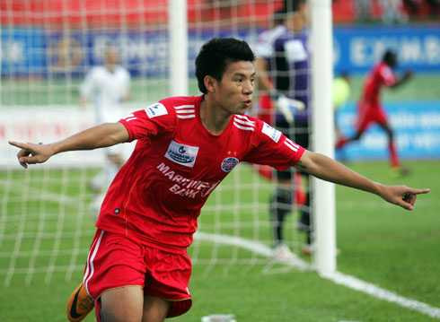 Văn Quyến, 'kẻ phản bội bầu Đức' yêu ai?