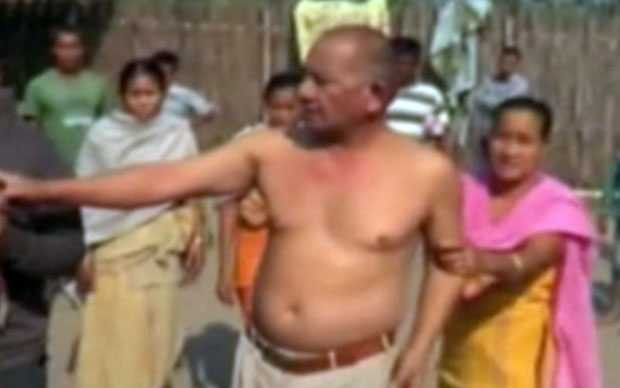 Video, ảnh: Hãm hiếp phụ nữ, quan chức Ấn Độ bị tát