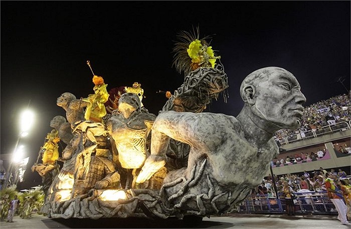 Số khác lại chọn cách gây ấn tượng theo hướng kinh dị